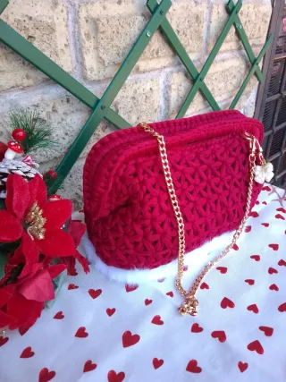 Borsa clutch invernale in fettuccia e pelliccia