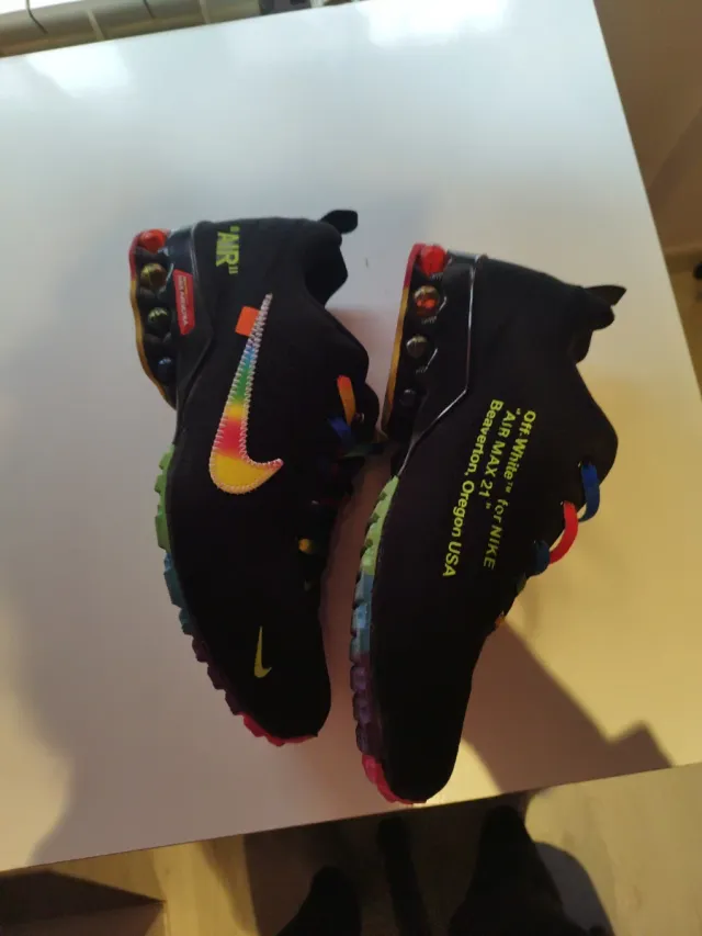 Zapatillas Nike Negras con Cordones Multicolor