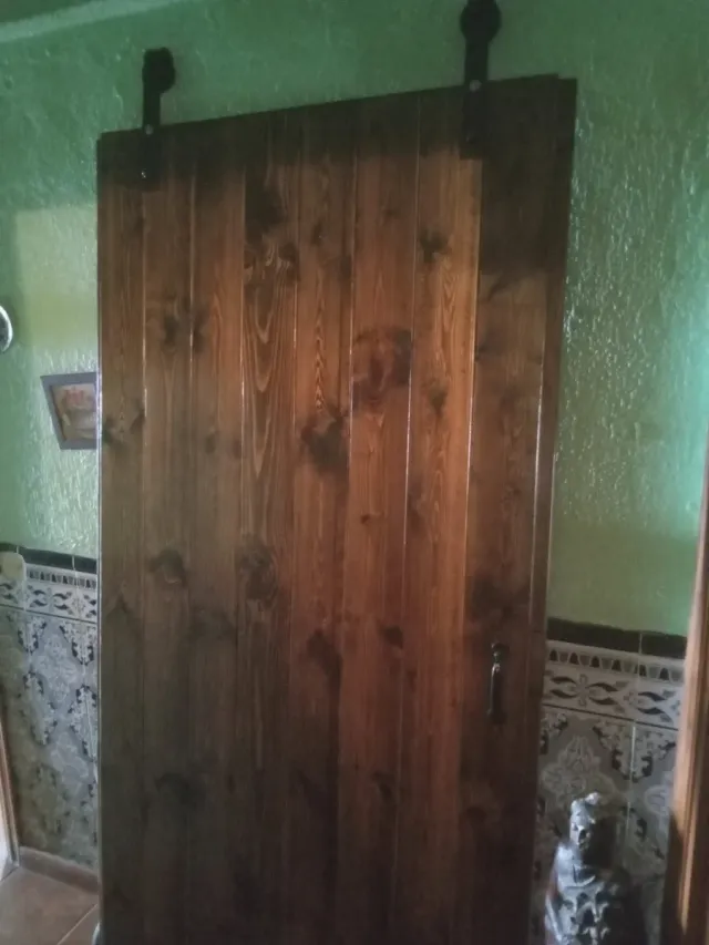 Puerta de madera rústica