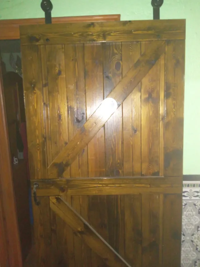 Puerta de madera rústica