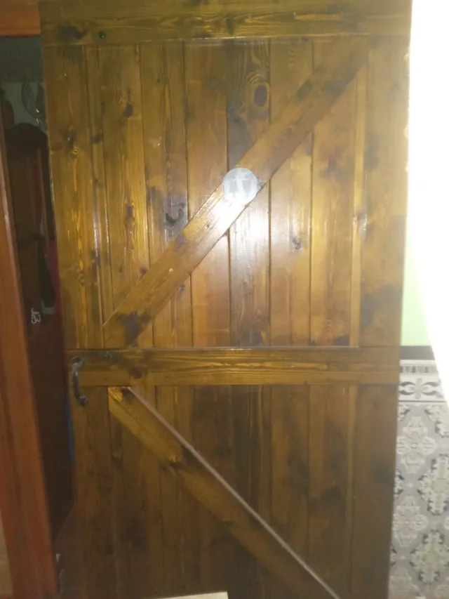 Puerta de madera rústica