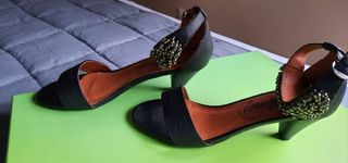 Sandalias Mustang Talla 40 Negras