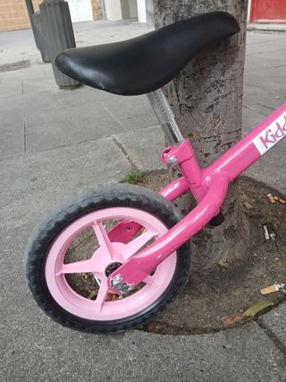 Bicicleta de equilibrio infantil rosa