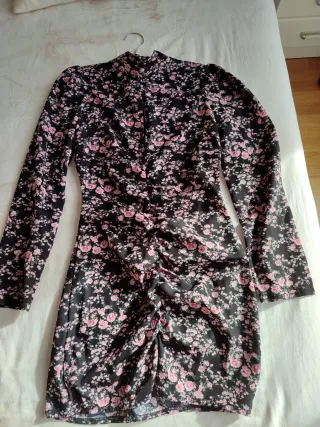 Vestido floral negro y rosa Talla S