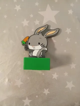 Figura Bugs Bunny Looney Tunes con Zanahoria KFC