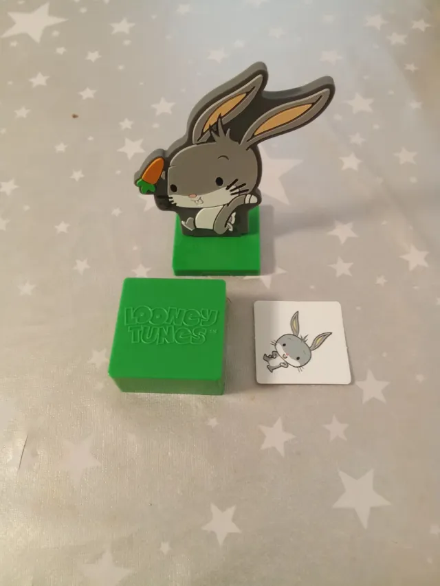 Figura Bugs Bunny Looney Tunes con Zanahoria KFC