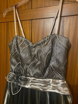 Vestido de fiesta plateado y negro. Nuevo