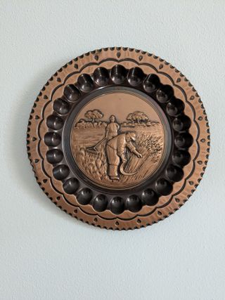 Piatto decorativo rame cm 24 scena agricola