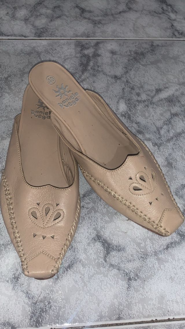 Zuecos Daniele Vega Beige Talla 40