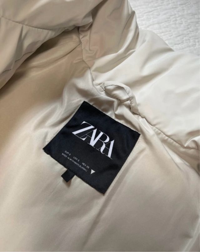 Chaqueta de plumas blanca rota