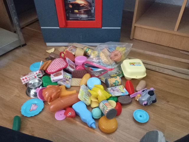 Cocinita de juguete con accesorios