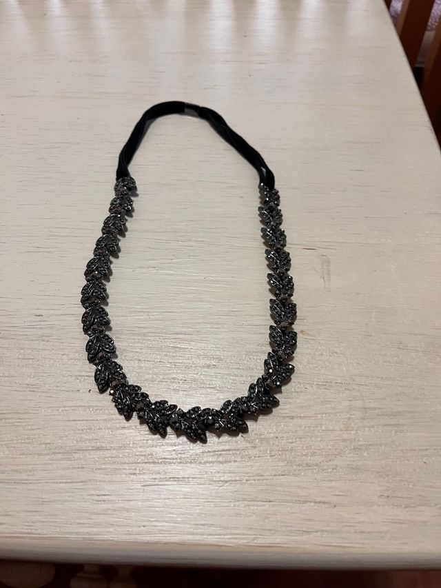 Collar Zara Hojas Negro y Plateado