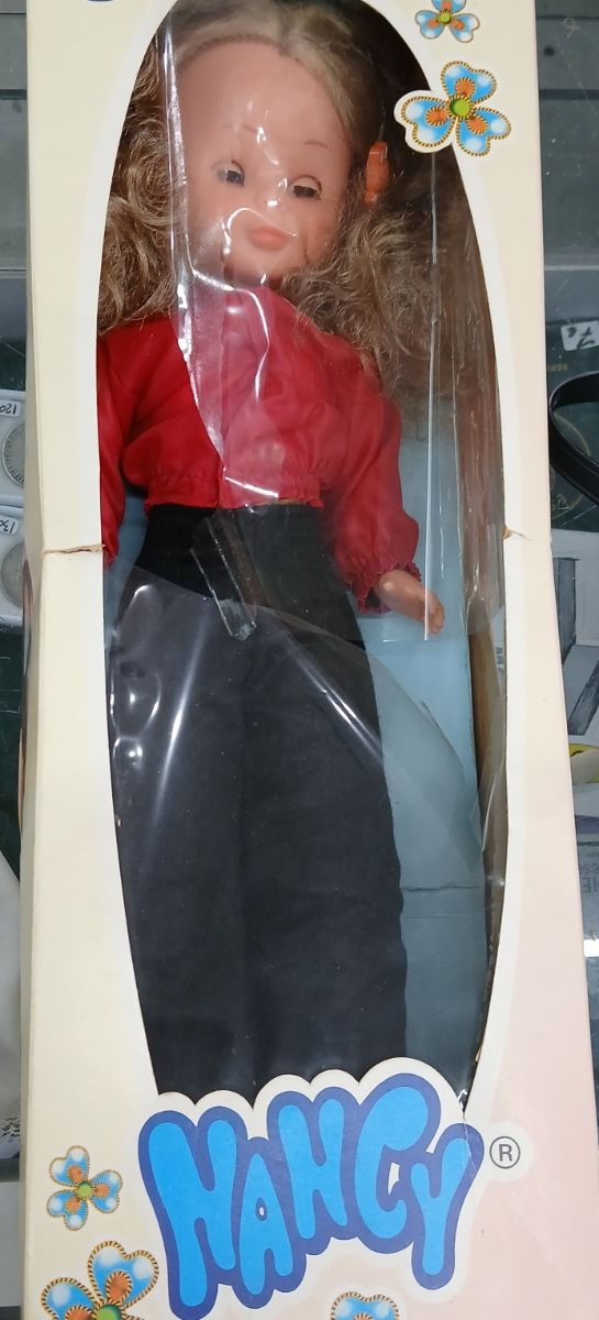 Nancy Montreal ojos margarita azul.