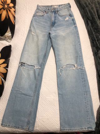 Pantalón vaquero campana desgastado