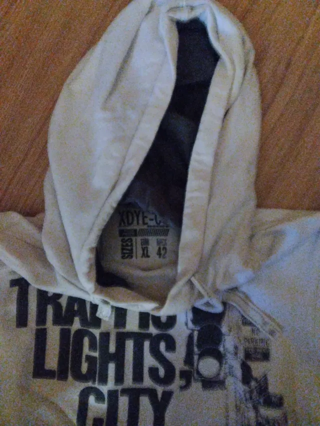 Dos sudaderas beige y gris