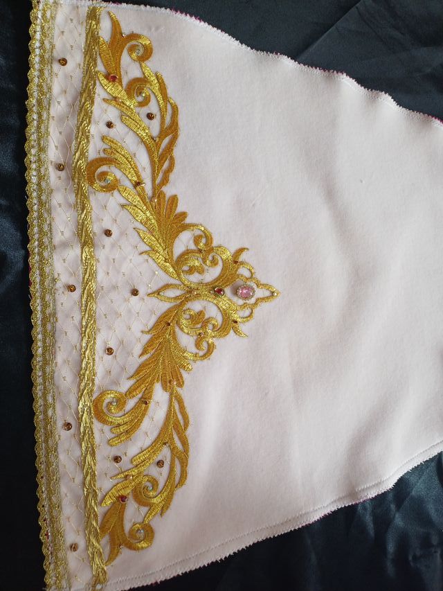 Saya bordada Virgen 60 cm