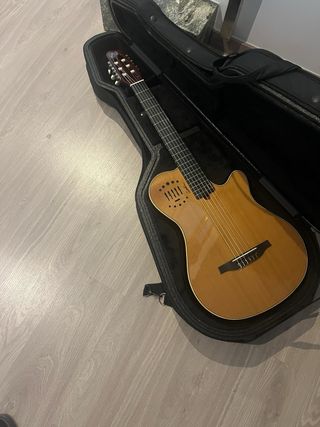 Guitarra Godin en muy buen estado