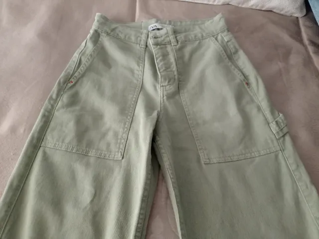 Pantalones chica zara.