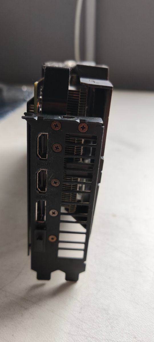 ASUS GeForce GTX 1650 Super Gráfica