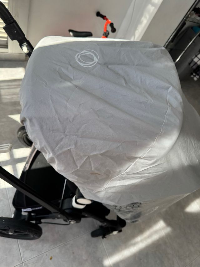 Carrito de bebé negro