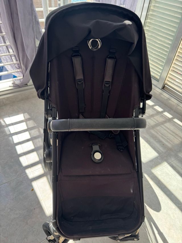 Carrito de bebé negro