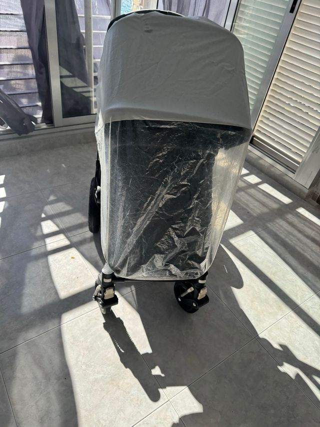 Carrito de bebé negro