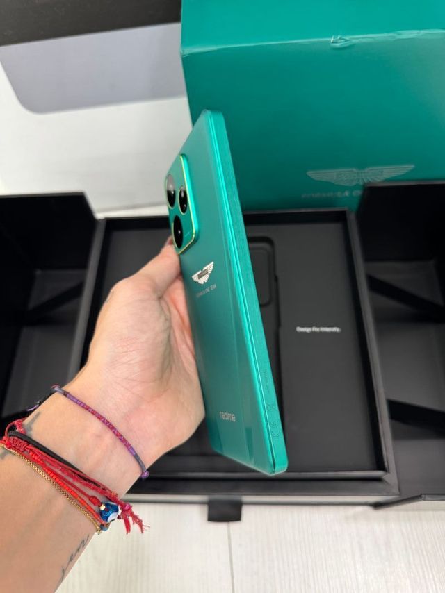 REALME GT 7 DREAM EDITION 512GB+16GB en su caja