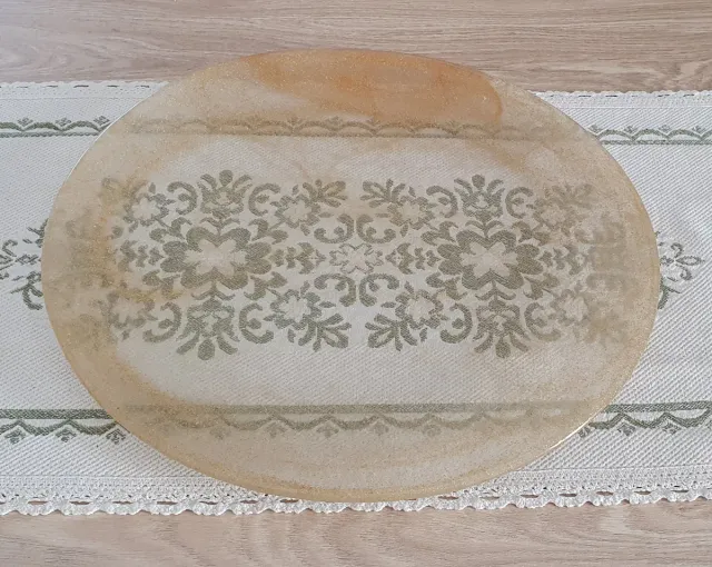 Piatto rotondo in vetro e polvere dorata
