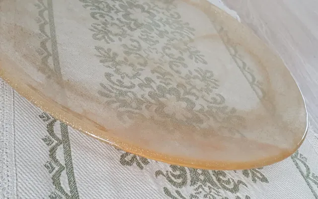 Piatto rotondo in vetro e polvere dorata
