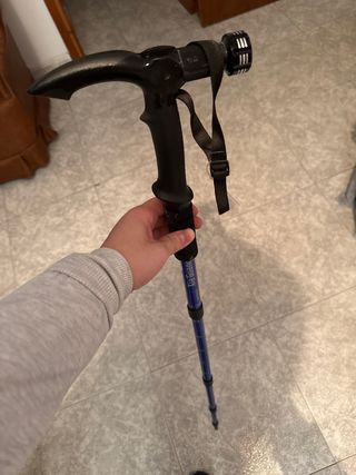 Bastón de senderismo con linterna LED Como nuevo