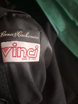 Abrigo gris tipo gabardina oversize en paño