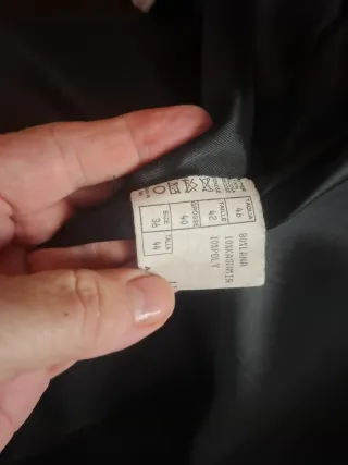 Abrigo gris tipo gabardina oversize en paño