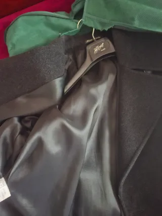 Abrigo gris tipo gabardina oversize en paño