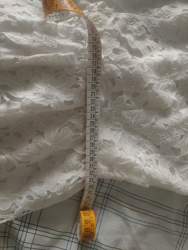 Vestido blanco de encaje evento.