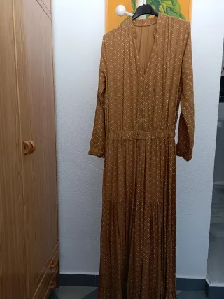 Vestido largo estampado mostaza