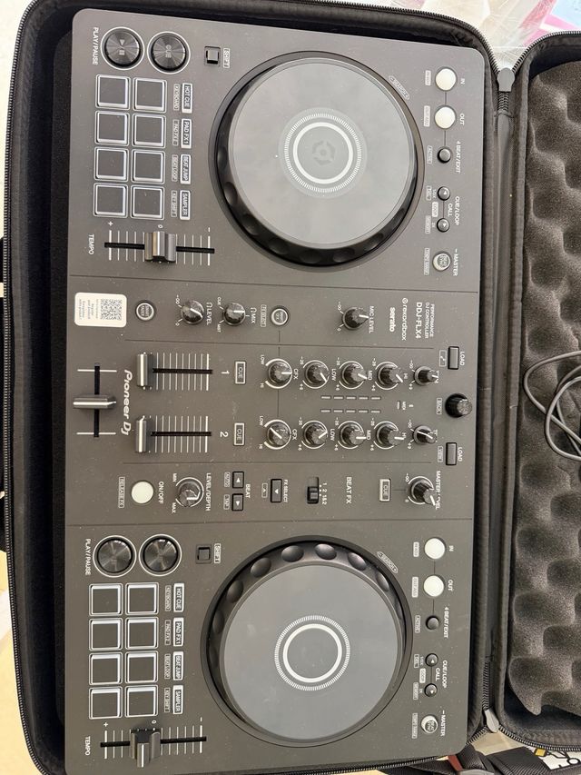Controlador DJ Pioneer DDJ-FLX4 + Mochila