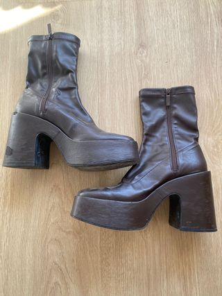 Botín cuero granate plataforma