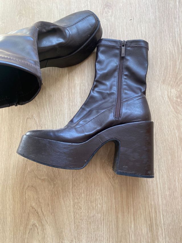 Botín cuero granate plataforma