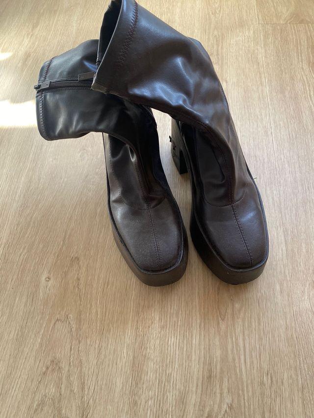 Botín cuero granate plataforma