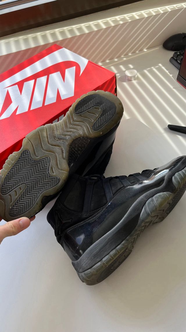 Jordan 11 Cap Gown Negras Talla 45