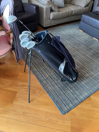 Juego de palos de golf: Driver, 5 hierros y putt