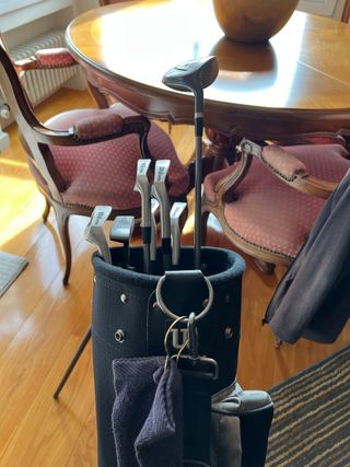 Juego de palos de golf: Driver, 5 hierros y putt