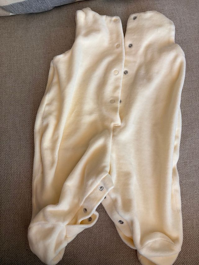 Conjunto de macacão e jaqueta infantil