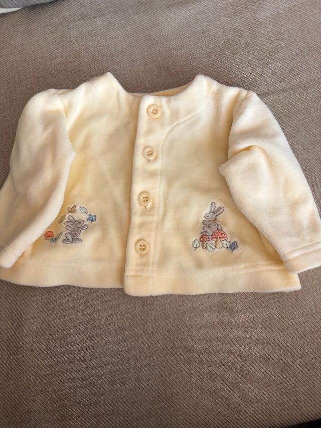 Conjunto de macacão e jaqueta infantil