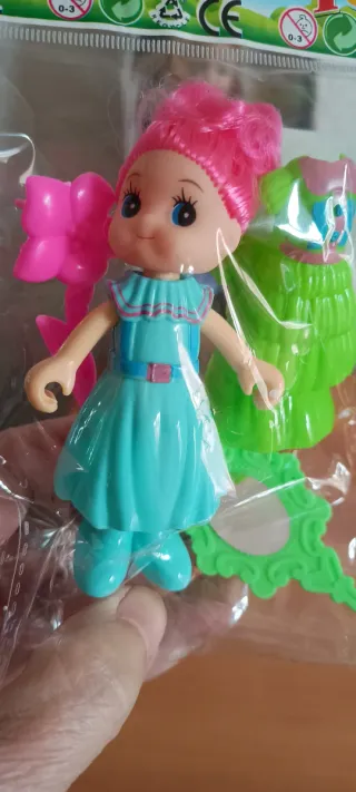 Lote de muñecas con accesorios