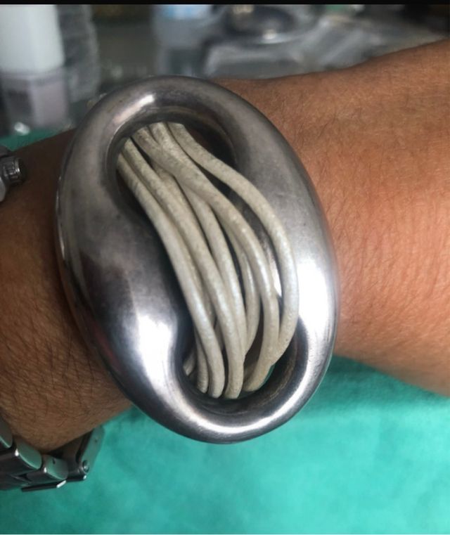 Pulsera cuero y zamak beige/plata