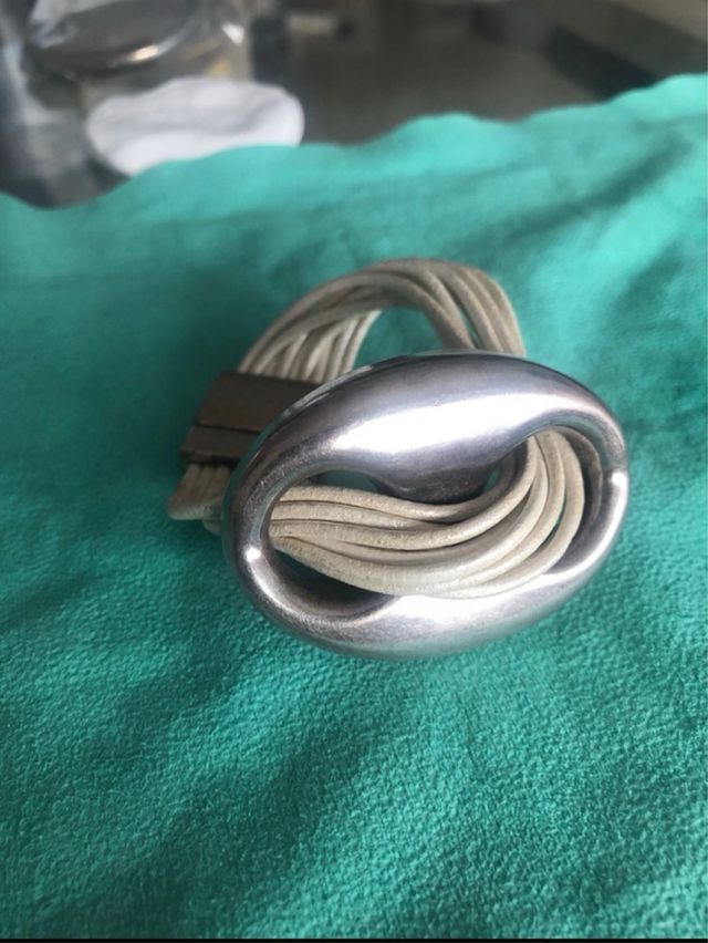 Pulsera cuero y zamak beige/plata