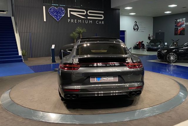Porsche Panamera 4