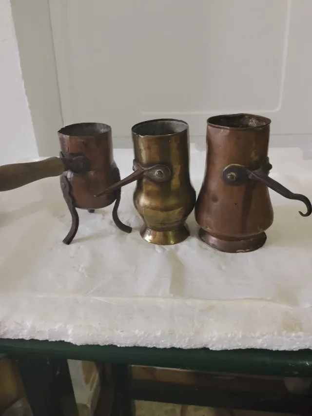 3 Chocolateras antiguas de cobre y latón