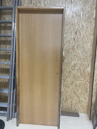 Puerta interior roble con marco